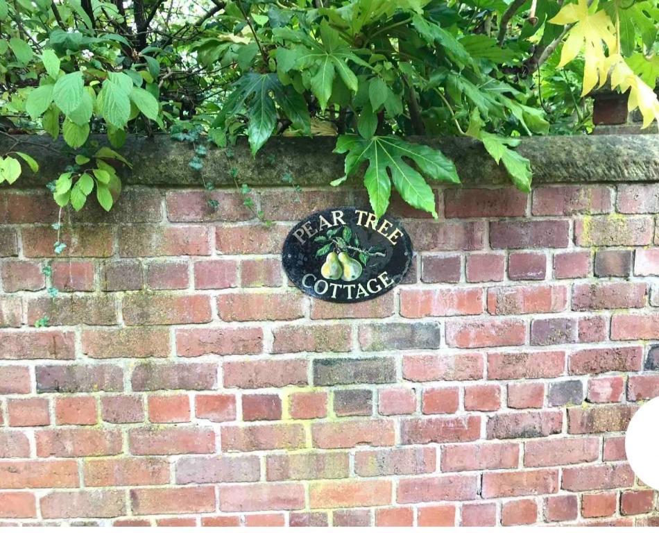 Pear Tree Cottage Courtyard Kinton 外观 照片